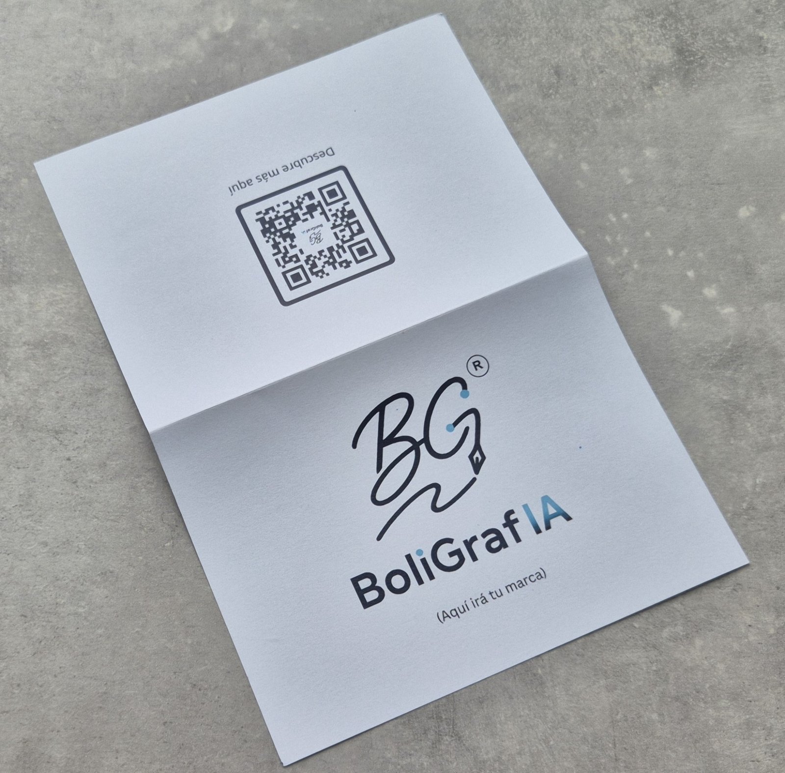 Carta manuscrita A5 con logotipo y código QR utilizada en campañas de mailing manuscrito